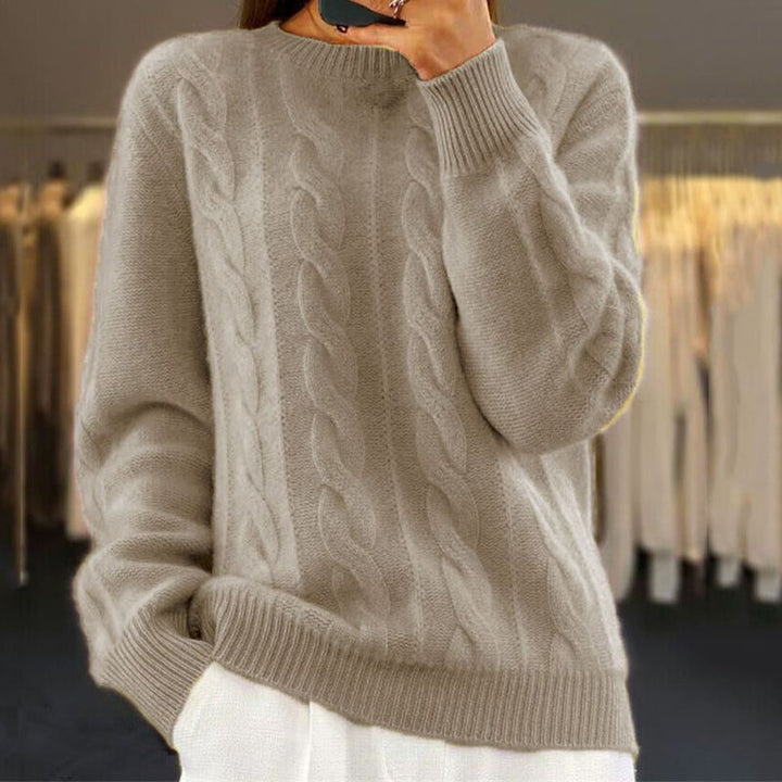 Pull femme polyvalent et très confortable en tricot doux, couleur unie, idéal pour tenue chic ou décontractée.