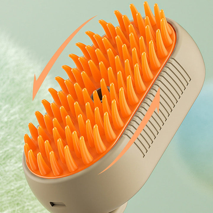 Propriétaire brossant son chien/chat avec la brosse tout-en-un. Moment de soin et complicité.