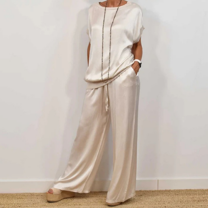Ensemble femme chic deux pièces, top fluide et pantalon ample, idéal pour soirée ou bureau. Mode élégante.