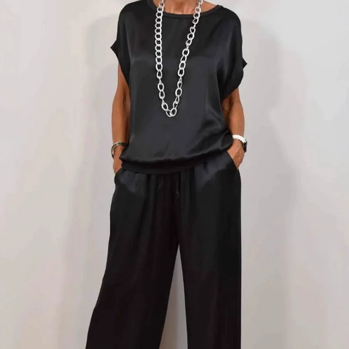 Mode femme: ensemble deux pièces élégant, composé d'un top fluide et d'un pantalon large. Parfait pour l'été.