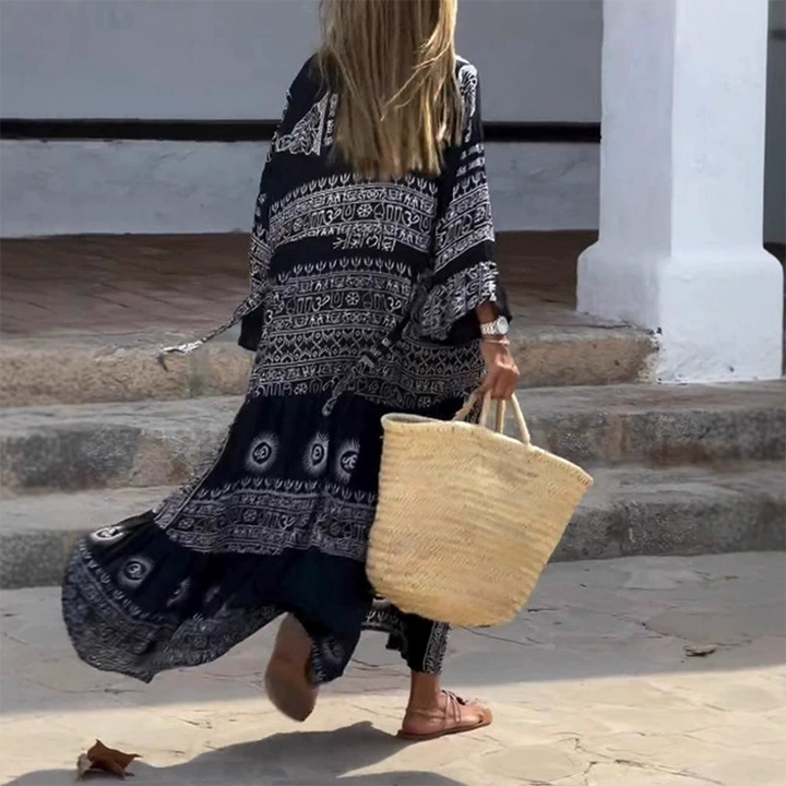 Robe longue femme style ethnique tribal avec col V, taille ceinturée, manches évasées, motif printanier/estival.