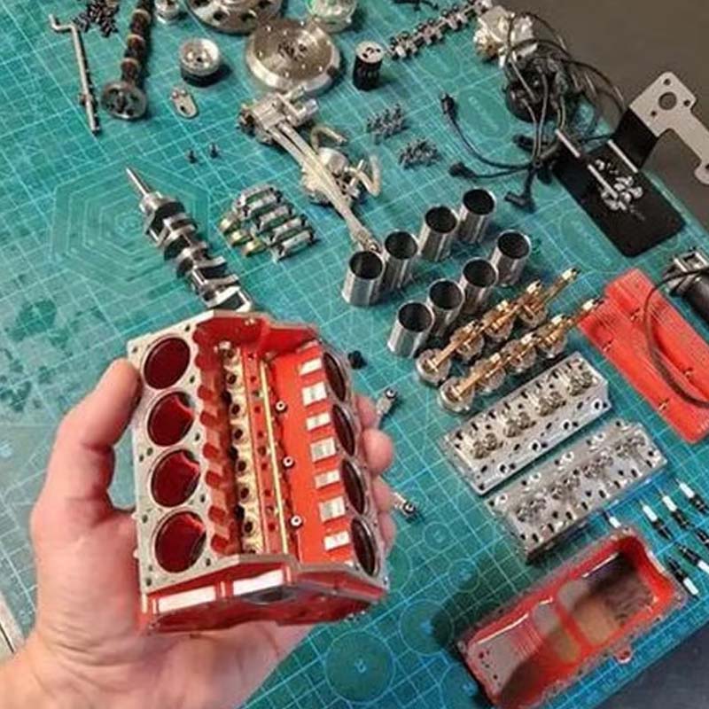 Pièces détaillées du kit modèle moteur V8 essence, prêtes pour l'assemblage d'une maquette fonctionnelle.