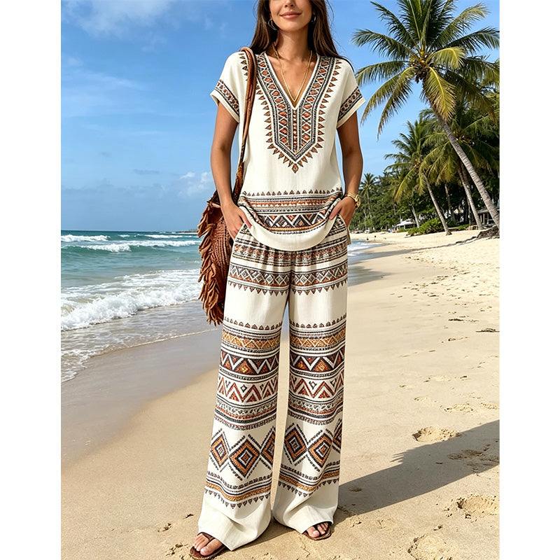 Ensemble femme élégant et fluide : haut floral décontracté et pantalon large pour un look bohème.
