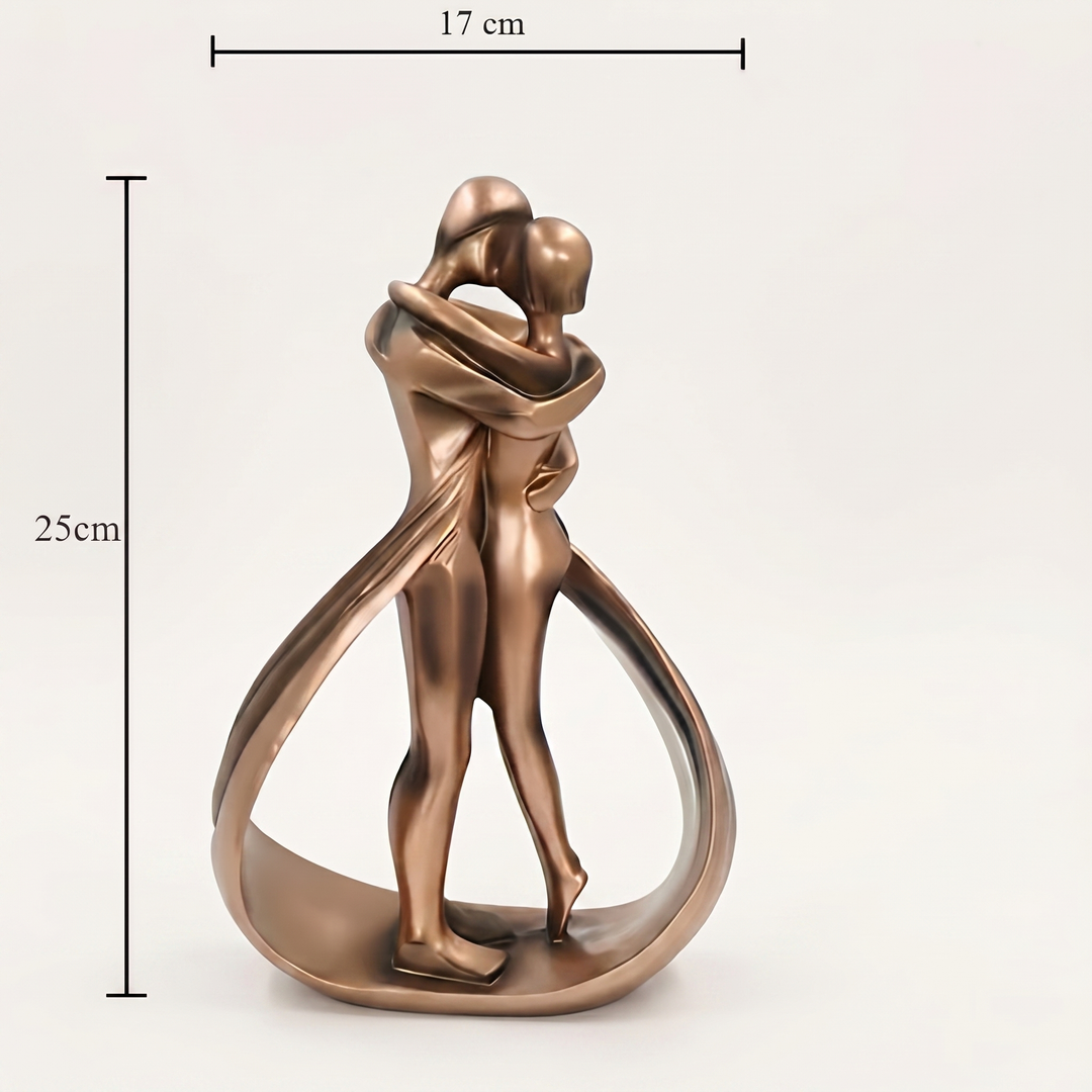 Élégante sculpture de couple en résine à effet bronze, une statue raffinée pour enrichir votre décoration d'amour.