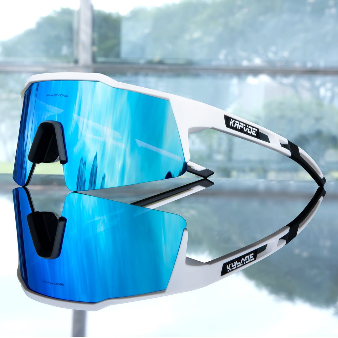 Lunettes de soleil hommes élégantes et polarisées. Protection UV pour une vision claire en toute saison.