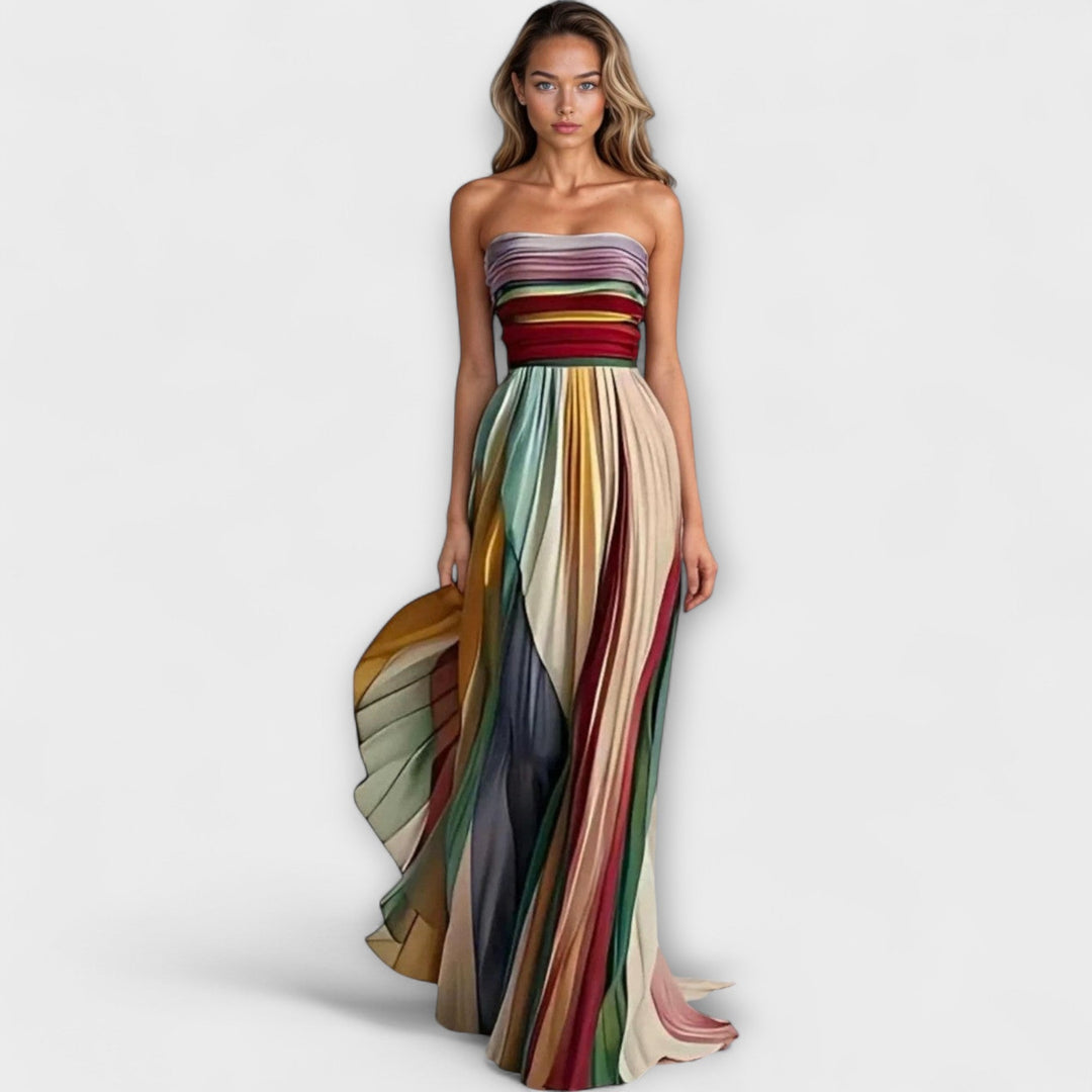 Longue robe fleurie d'été pour femme, sans manches et motif coloré. Parfaite pour la mode féminine estivale.