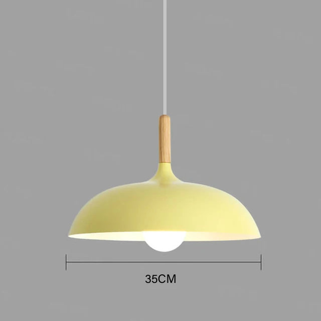 Éclairage design: suspension LED chêne et fer, parfaite pour cuisine ou salle à manger scandinave.