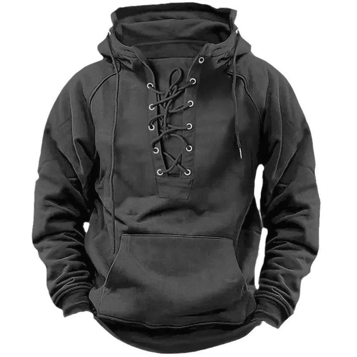 Détail sweat homme: Capuche, lacets et tissu épais résistant. Parfait pour une mode masculine décontractée et durable.
