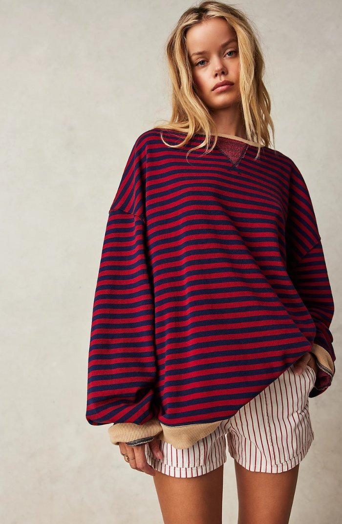 Pull femme à rayures vives, épaule tombante, style décontracté pour un confort optimal. Look casual.