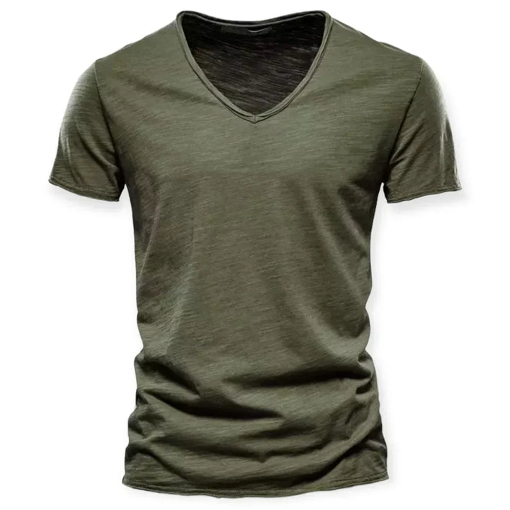 T-shirt gris clair homme col V décontracté effet usé. Confortable et polyvalent pour un style quotidien.