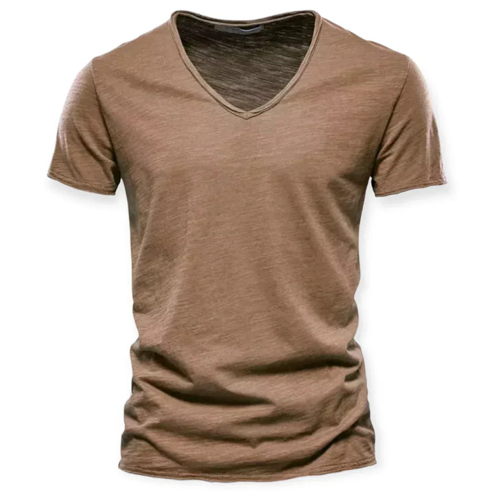 T-shirt homme col V à effet usé. Look décontracté moderne et confortable. Un must-have mode masculine.