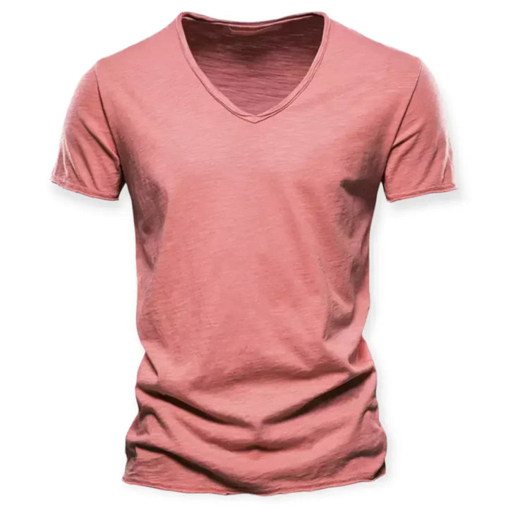 Tee shirt homme décontracté col V effet usé. Un vêtement confort essentiel pour votre mode masculine.