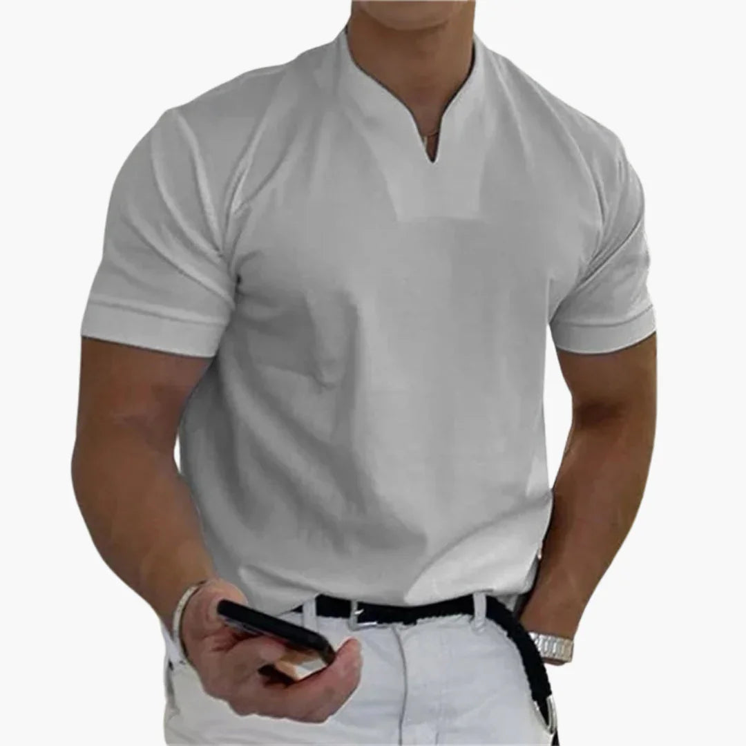 T-shirt homme blanc col mao, manches courtes, design minimaliste, parfait pour un style moderne et épuré.