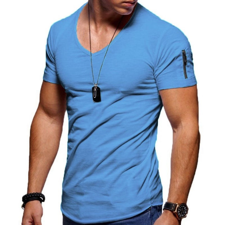 T-shirt homme col V athlétique, manches courtes. Idéal sport, fitness, entraînement. Confort et mode.
