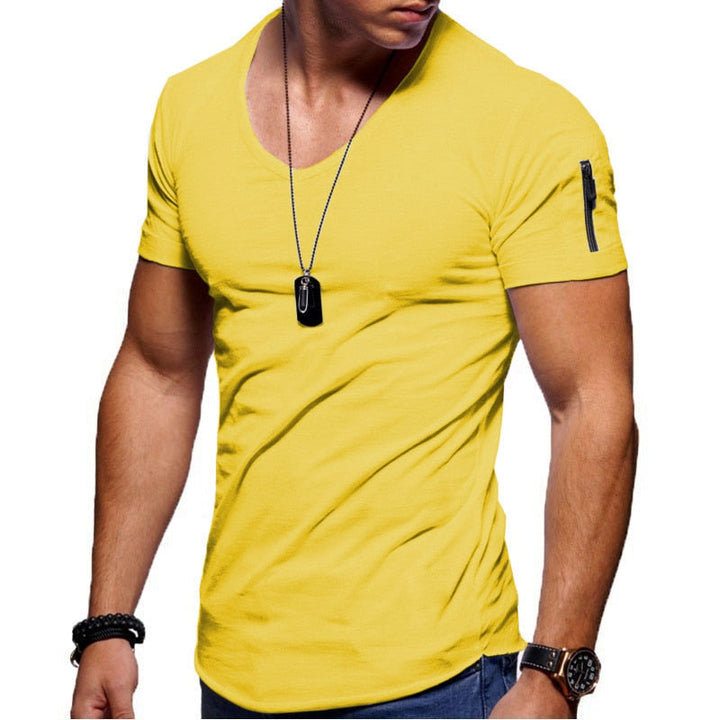 T-shirt homme streetwear à col V, look athlétique moderne. Confortable pour sport, fitness et quotidien été.