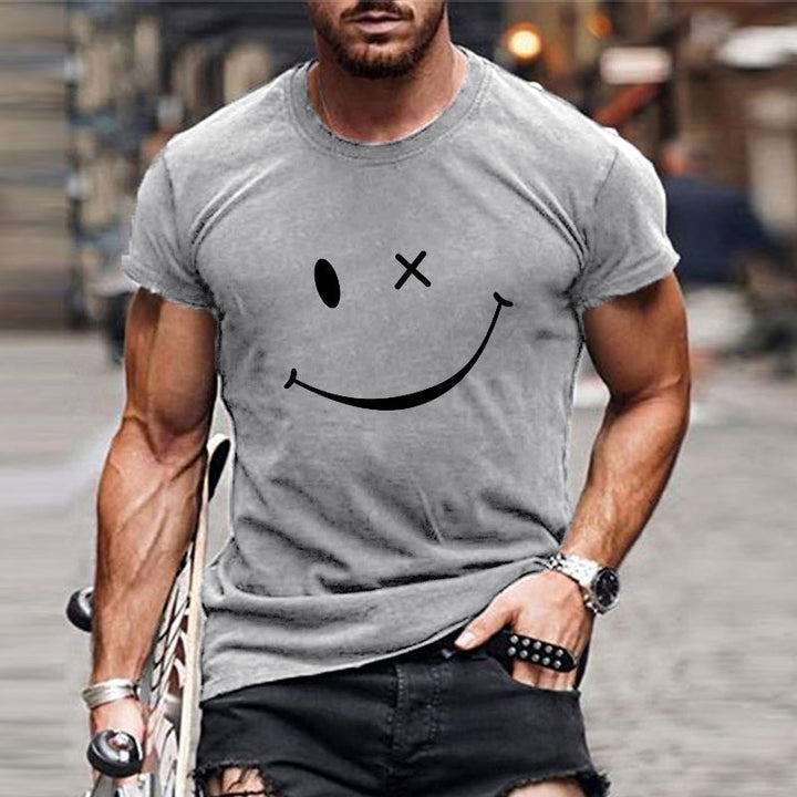 Haut homme graphique: T-shirt blanc avec grand smiley emblématique. Idéal pour un style mode masculine estival.