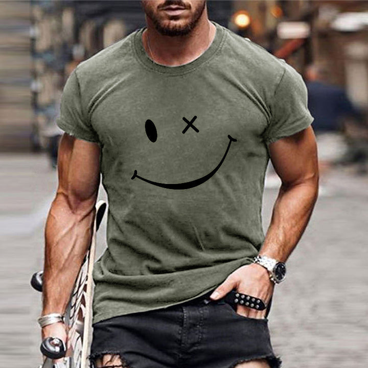 T-shirt homme avec smiley souriant, apportant une touche de bonne humeur. Look décontracté facile à associer.