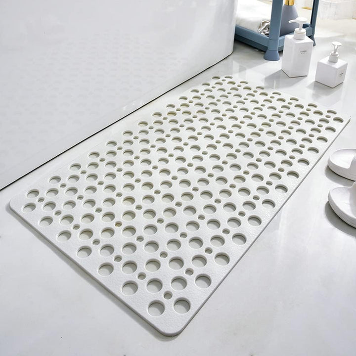 Tapis antidérapant pour baignoire et douche, avec ventouses et drainage efficace. Hygiène et sécurité optimales.