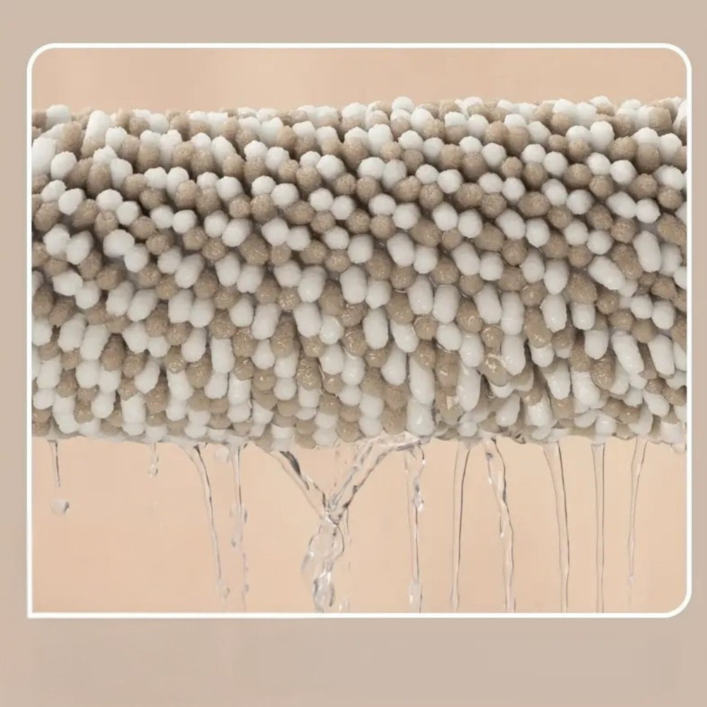 Tapis de bain élégant et confortable, avec motifs à rayures, en chenille absorbante et antidérapante.