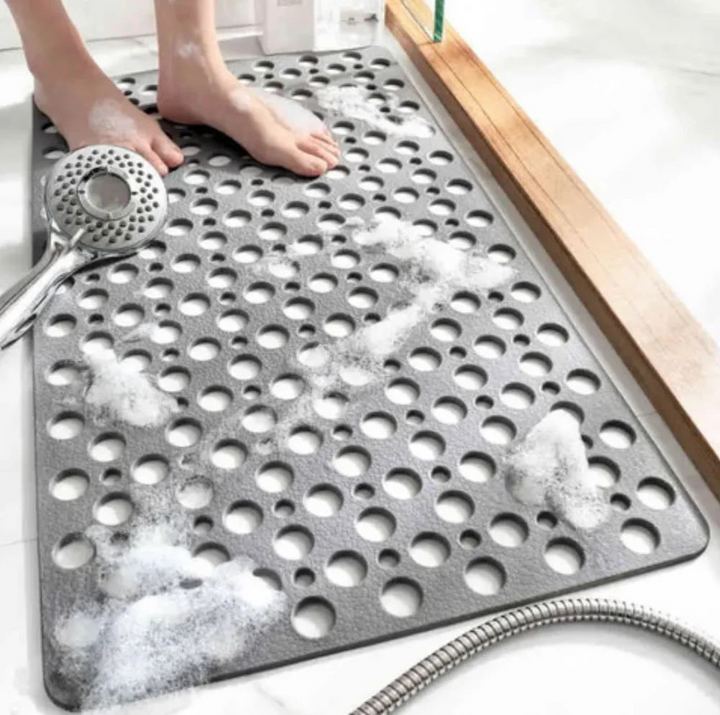 Tapis de douche confortable et anti-glisse, accessoire essentiel pour la sécurité et le bien-être dans votre salle de bain.