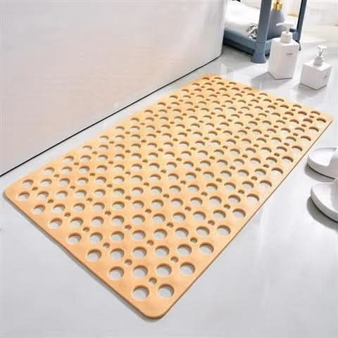 Tapis de douche antidérapant avec trous de drainage efficaces, garantissant confort et sécurité pour le bain.