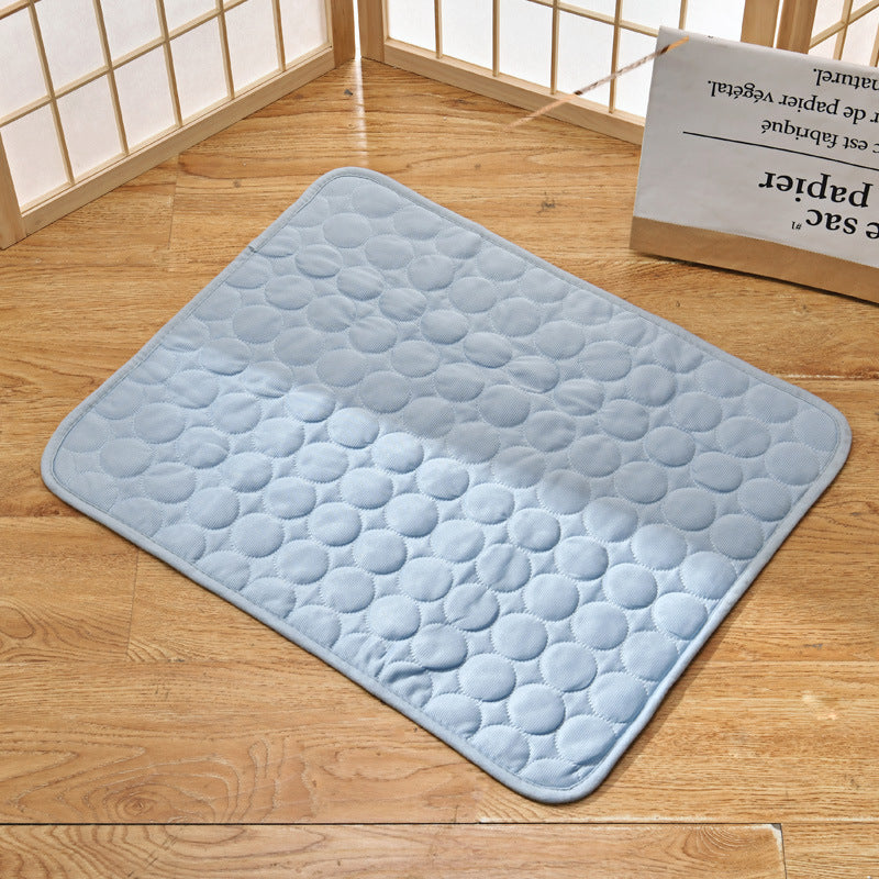 Tapis de repos frais pour animaux, soulageant la chaleur des chiens et chats. Fraîcheur garantie pour l'été.