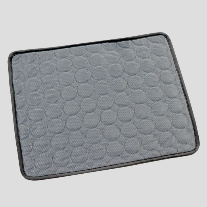 Tapis rafraîchissant bleu pour chien et chat, offrant un confort estival et une fraîcheur bienvenue pour vos animaux.