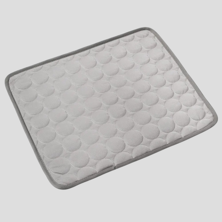 Tapis auto-rafraîchissant lavable, essentiel pour le confort de votre chien ou chat durant les chaudes journées.