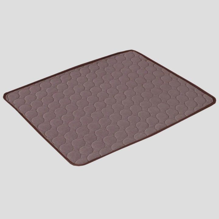 Tapis rafraîchissant innovant pour chiens et chats, solution portable et efficace contre la chaleur de l'été.