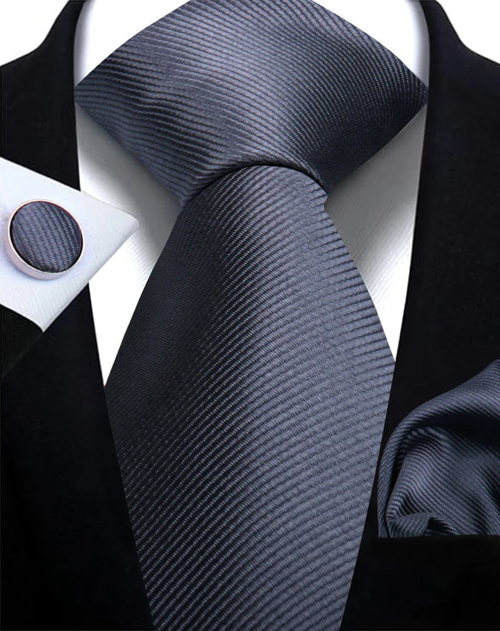Ensemble élégant: cravate unie et boutons de manchette pour homme, style intemporel.