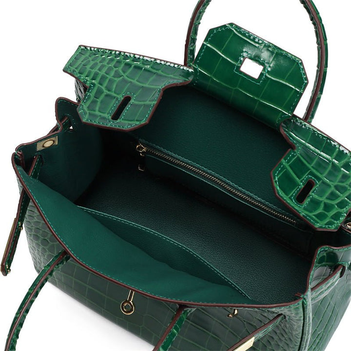 Sac bandoulière chic en cuir, l'accessoire de mode féminin par excellence.