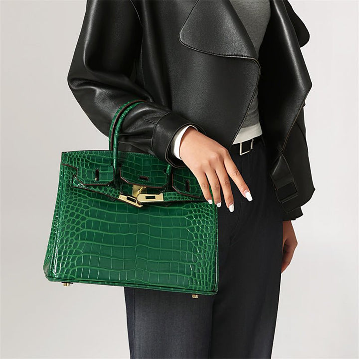 Sac bandoulière chic en cuir, idéal pour garder vos essentiels à portée de main.