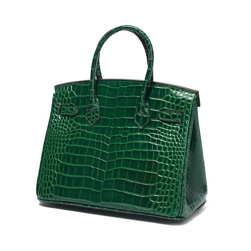 Sac bandoulière en cuir pour femme, chic, pratique et doté de poches sécurisées.
