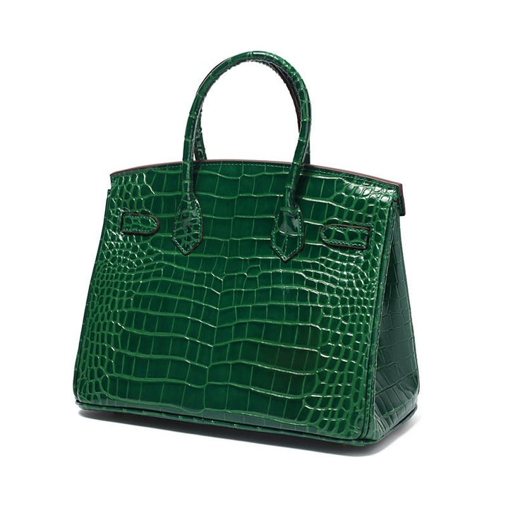 Sac bandoulière en cuir pour femme, chic, pratique et doté de poches sécurisées.