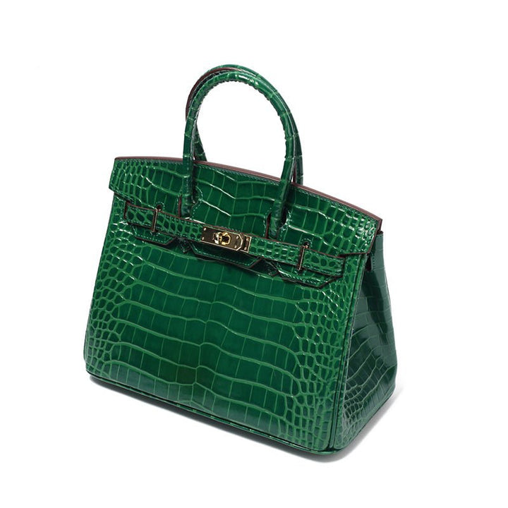 Sac à main classique en cuir, un accessoire intemporel qui complète chaque tenue.