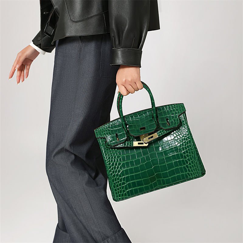Sac à main en cuir classique, un investissement élégant pour votre garde-robe.