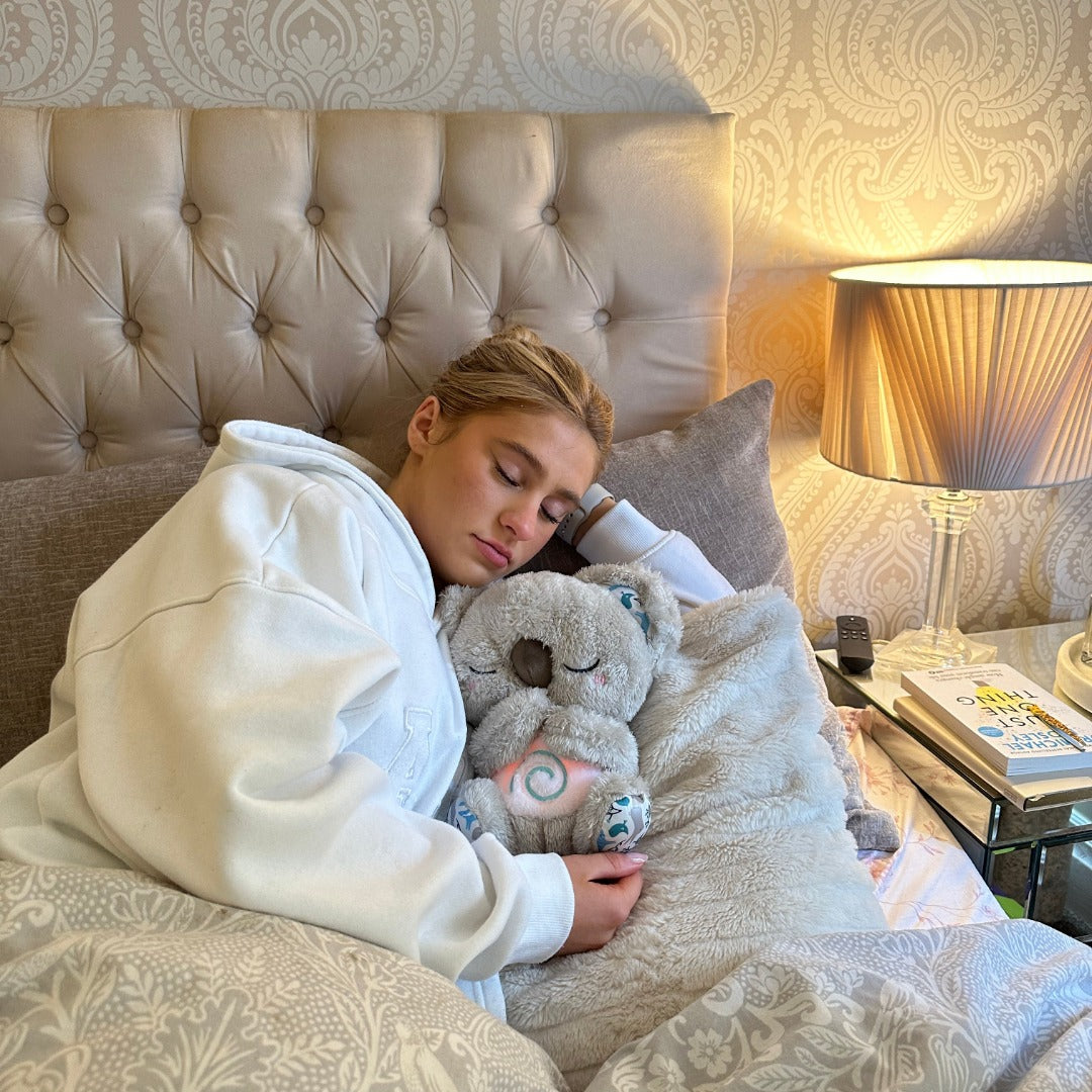 Compagnon koala lesté anti-stress pour enfants. Favorise le sommeil et la détente avec bruits blancs.