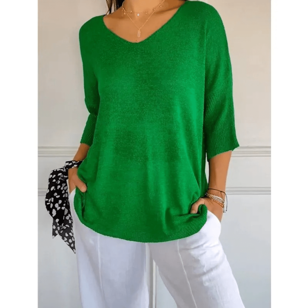 Haut femme polyvalent col V, manches 3/4. Parfait pour un look décontracté ou élégant en toute saison.