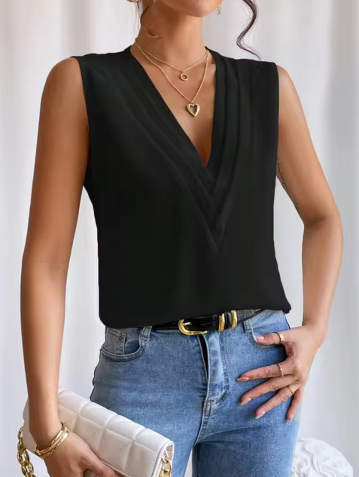 Top femme plissé sans manches, coupe fluide et silhouette élégante, idéal pour l'été et les occasions variées.