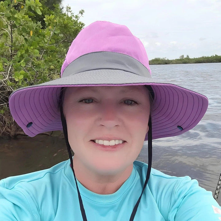 Chapeau anti-UV femme élégant, large bord, essentiel pour le soleil de l'été.