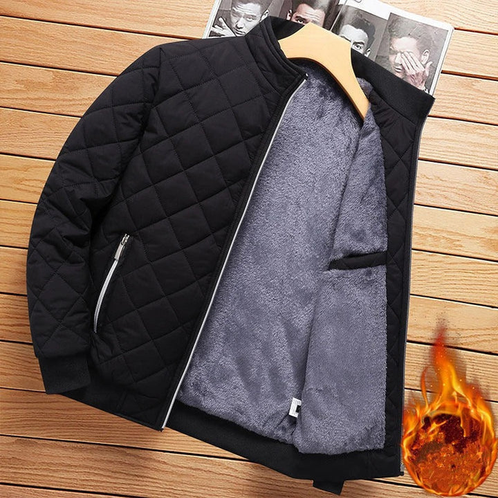 Bomber d'hiver chaud pour homme, parfait pour affronter le froid avec mode et confort urbain.
