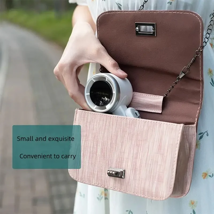 Profitez d'un rafraîchissement puissant avec ce mini ventilateur turbo portable pliable et son écran numérique.