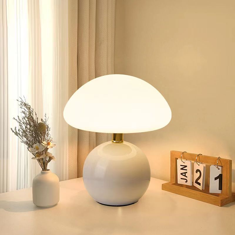 Éclairage d'ambiance LED champignon, lampe de décoration moderne et élégante.