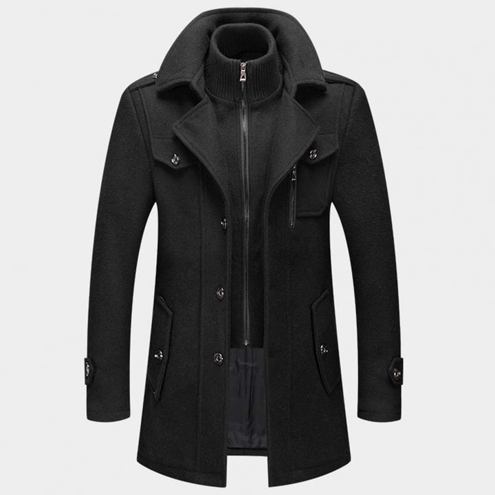 Manteau homme noir élégant à coupe fluide, parfait pour l'automne et l'hiver. Confort et style.