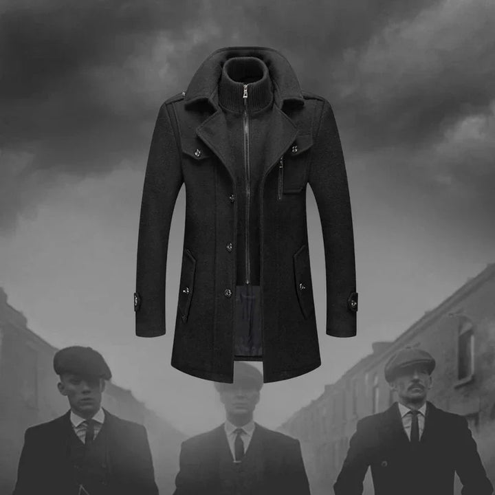 Homme portant une veste chaude coupe fluide grise, idéale pour le style et le confort en automne-hiver.
