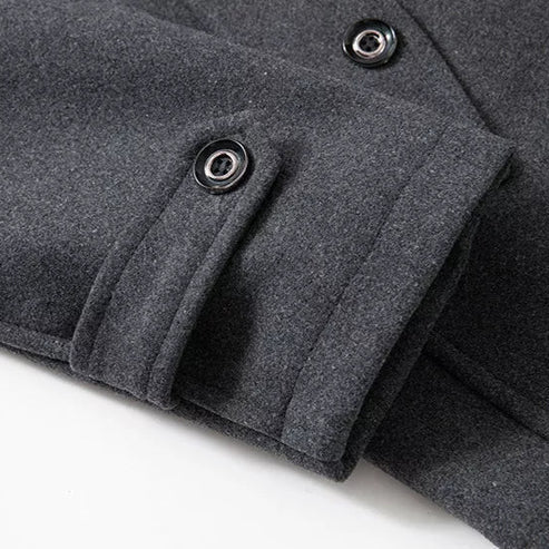 Manteau homme marron chaud et fluide, parfait pour l'élégance et le confort masculin en automne-hiver.