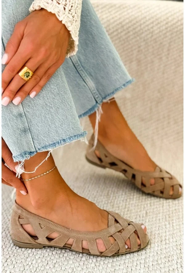 Chaussures été femme confortables, sandales orthopédiques plates avec lanières entrelacées pour un soutien léger.