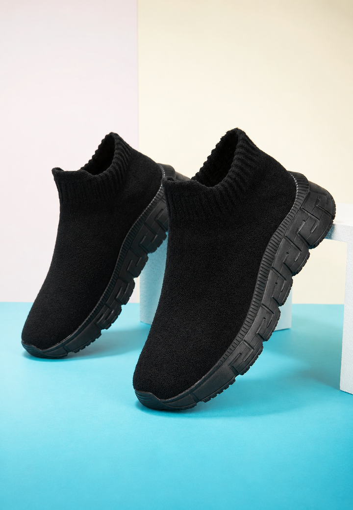 Bottines modernes Mikkel pour homme, chaussures urbaines sans lacets, design élégant et confortable.